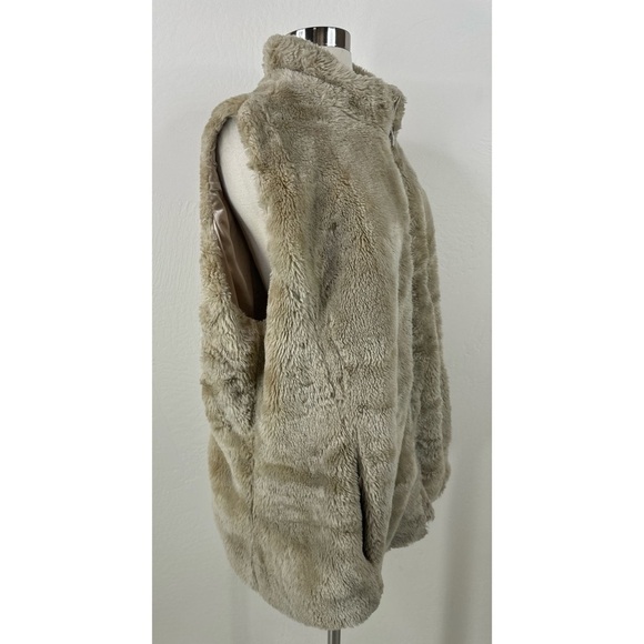 Coldwater Creek Faux Fur Zip Up Vest - Picture 4 of 9